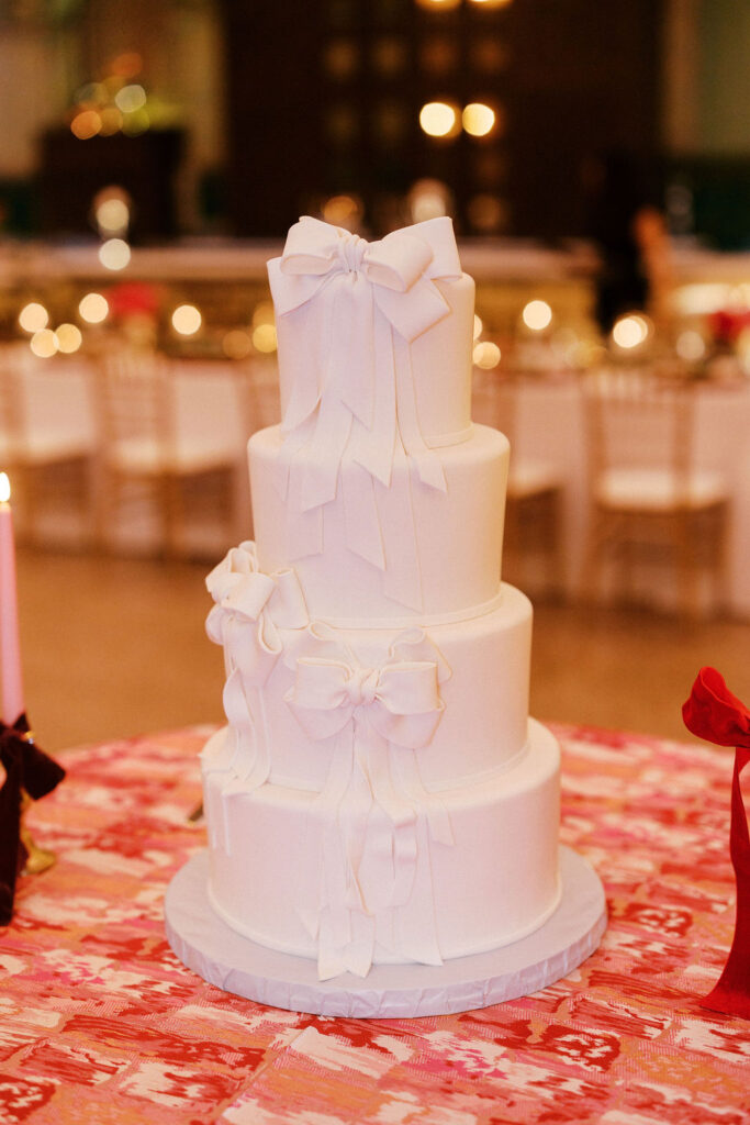 St Louis bow wedding cake